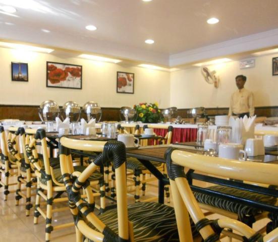 Shreyas Hotel มหาบาเลชวาร์ ภายนอก รูปภาพ
