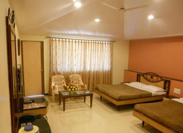 Shreyas Hotel มหาบาเลชวาร์ ภายนอก รูปภาพ